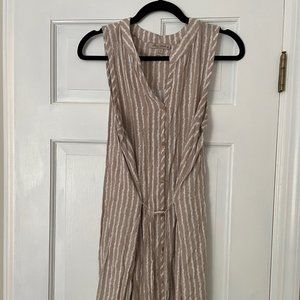 Casual neutral dress - size medium